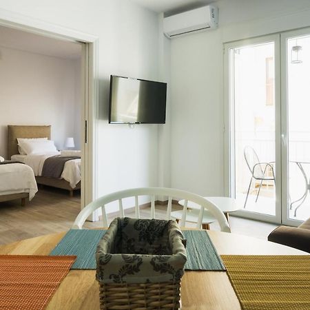 Comfort Zone Apartment In The Heart Of Atene Esterno foto